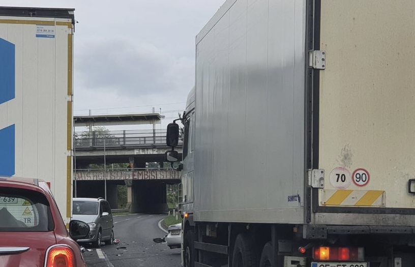 FOTO: Na hitri cesti skozi Maribor prišlo do trčenja