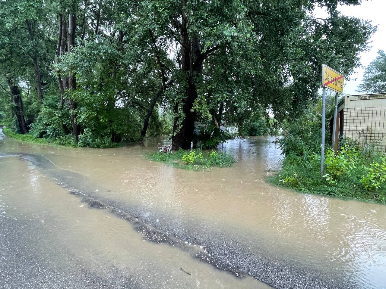 FOTO: Drava še vedno poplavlja