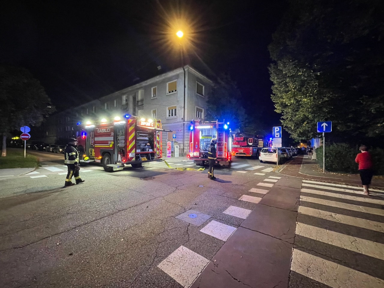 FOTO: Gori v centru Maribora, na delu gasilci, policija in reševalci