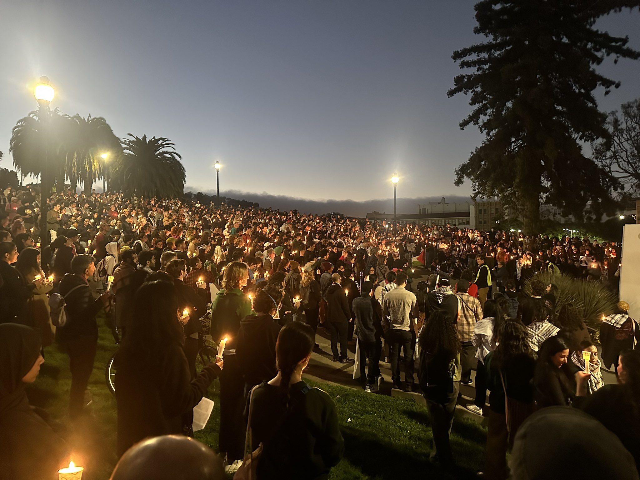 Zaradi napada na Bolnišnico v Gazi po svetu več protestov