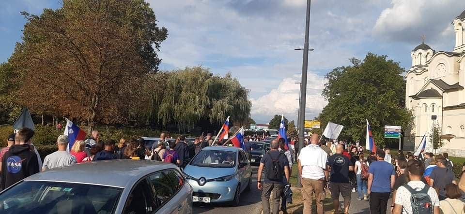 Janšev odziv na sredine protestnike: &#8220;Namesto da razgrajate po ulicah, se v bolnišnicah raje javite kot prostovoljci&#8221;