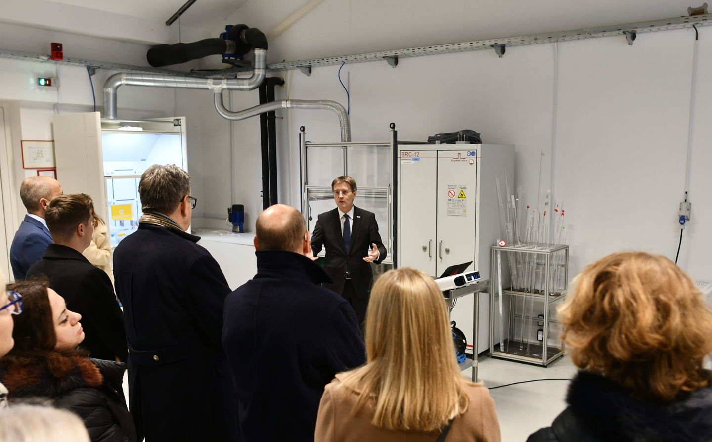 VIDEO: Kaj imajo OI ’84 v Sarajevu s slovensko fotoniko in kako je s tem povezana velika zgodba na Valvasorjevi v Mariboru?