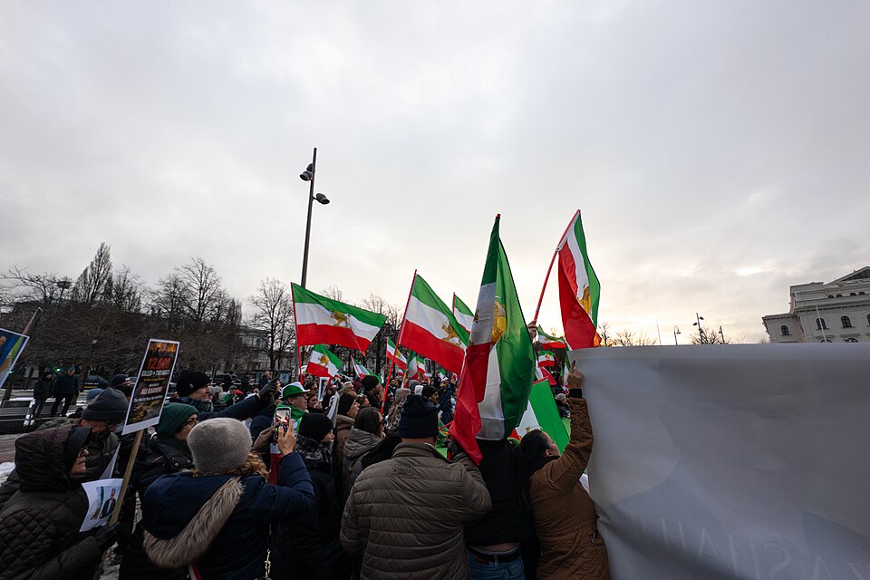 Konec vojne v Iranu? V veljavi dogovor, ki sta ga podpisala ameriški in iranski predsednik