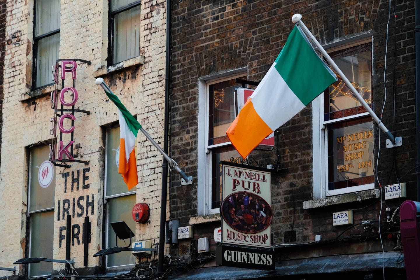 Bodo nalepke na steklenicah pomagale zajeziti pitje alkohola?