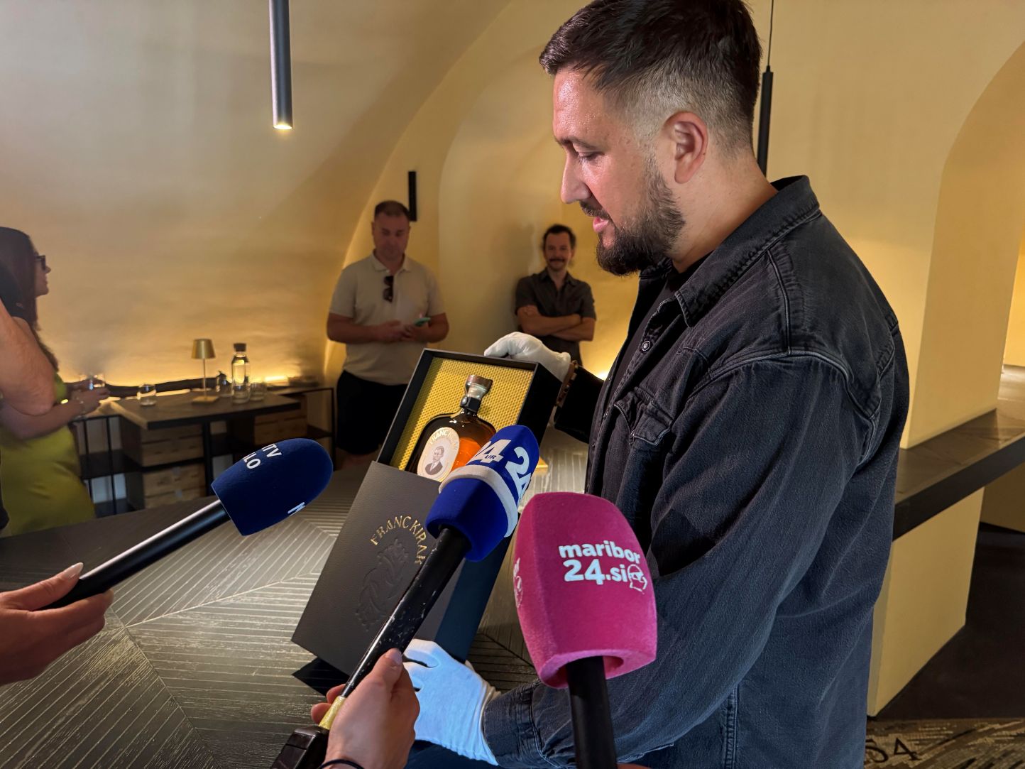 FOTO: V Mariboru predstavil edinstveno medeno žganje iz prejšnjega stoletja, kakšna pa je cena?