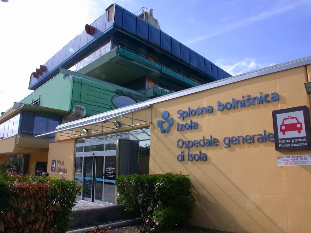 Na tleh bolnišnice v Izoli nemočno ležala 30 minut