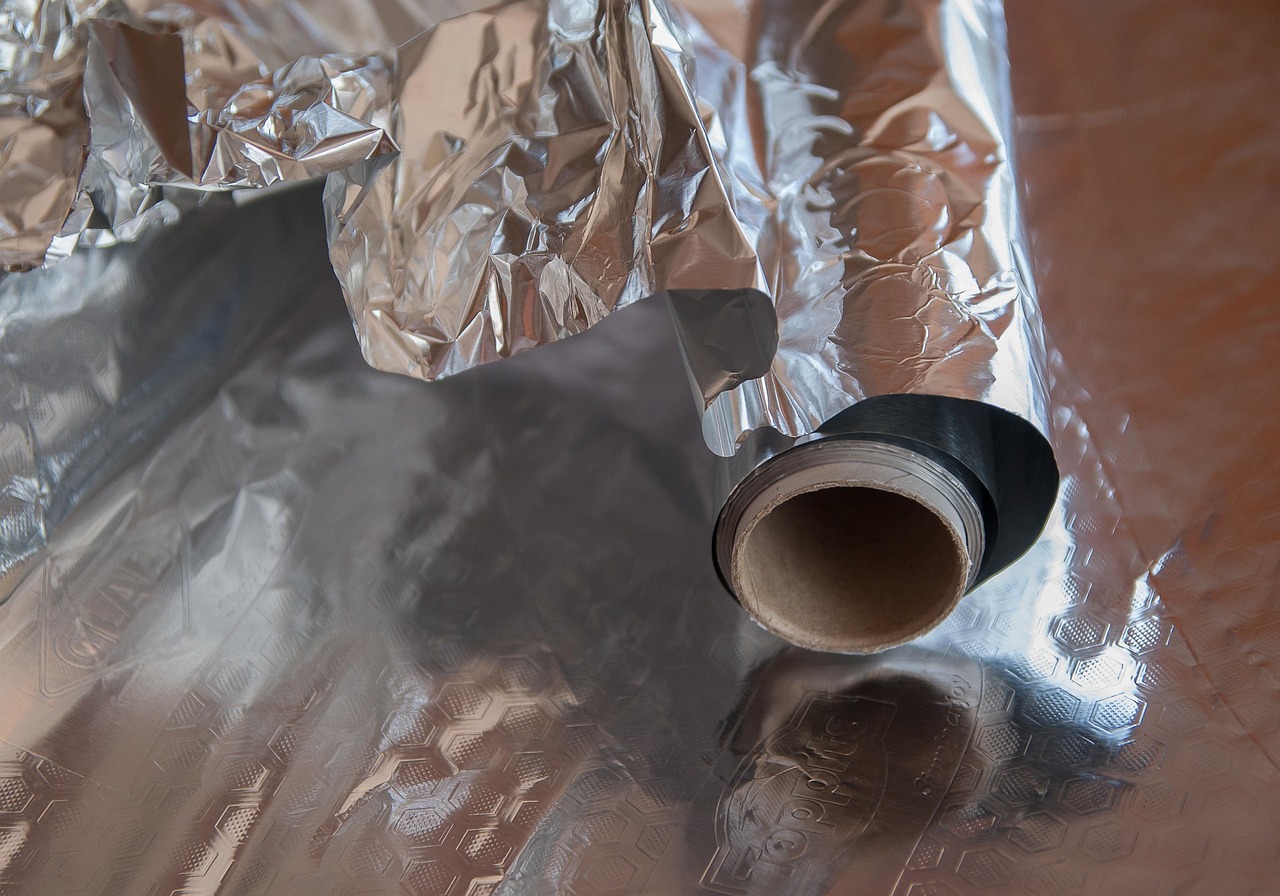 Aluminijasta folija: katera stran mora biti obrnjena proti hrani?
