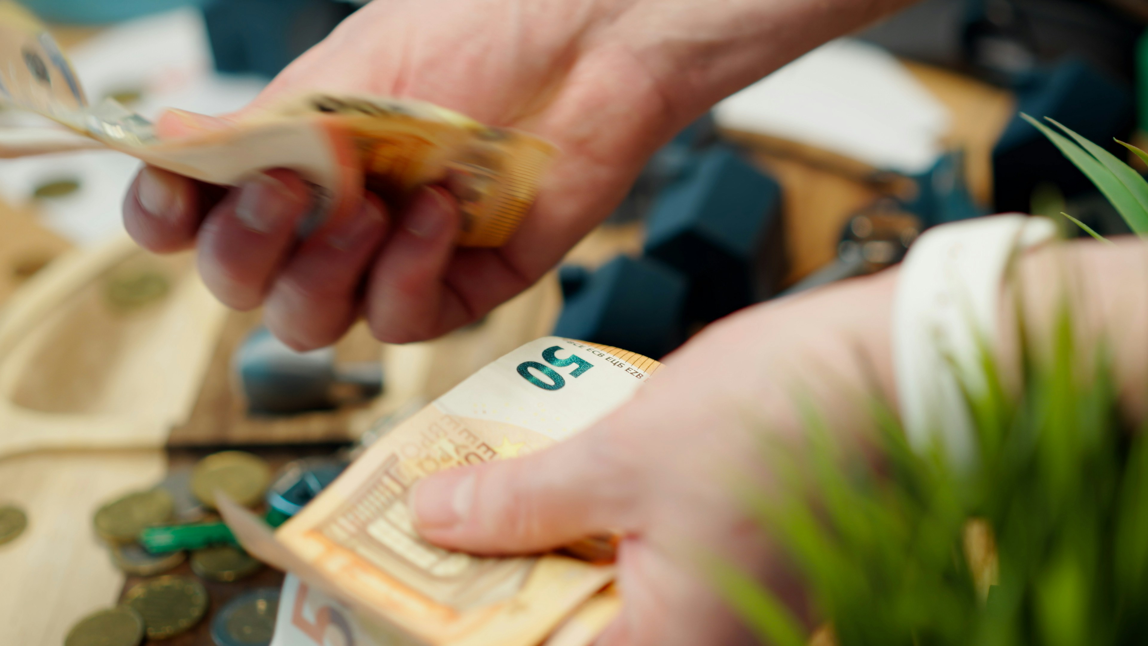 V EU dosežen dogovor: Banke bodo morale vračati denar