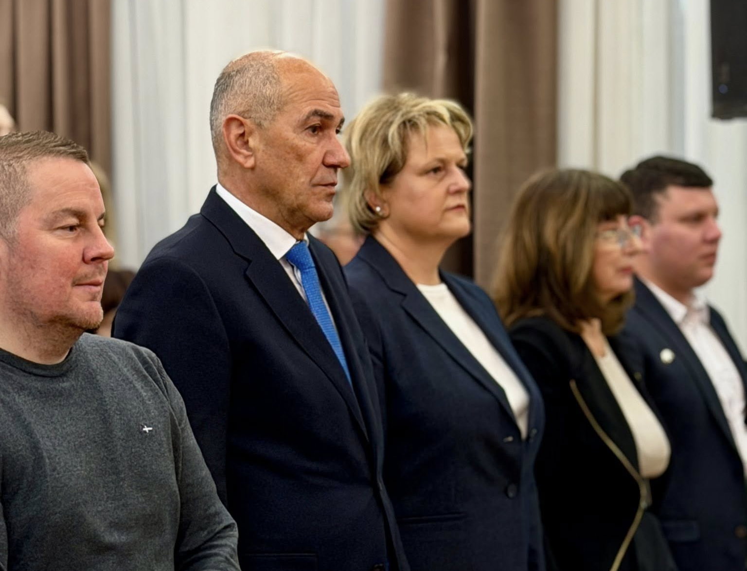 Janša po podpisu koalicije: “Kdor ni proti nam, je lahko z nami”