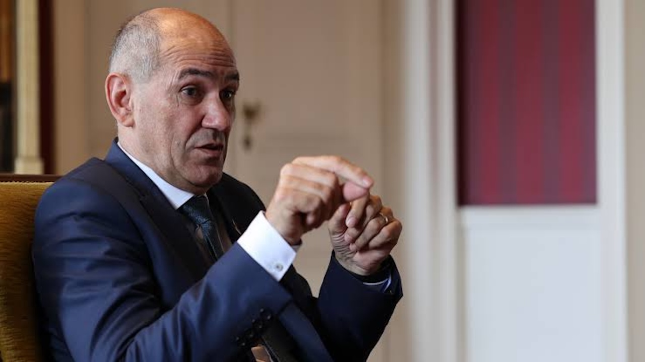 Janša danes na pomembnih pogovorih: V igri je skoraj 2000 milijard evrov
