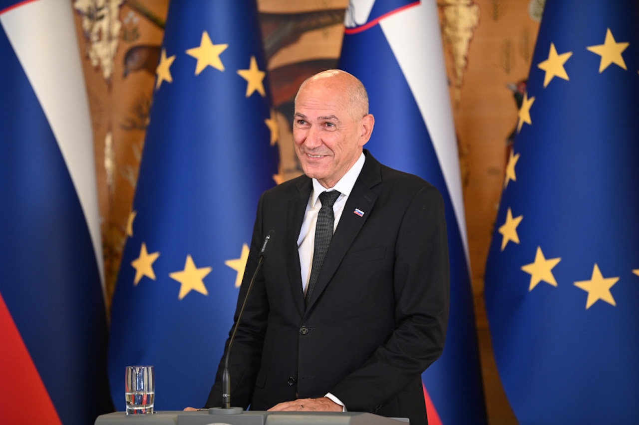 Politični pretres: Golob in Levica vložili predlog ustavne obtožbe zoper Janšo