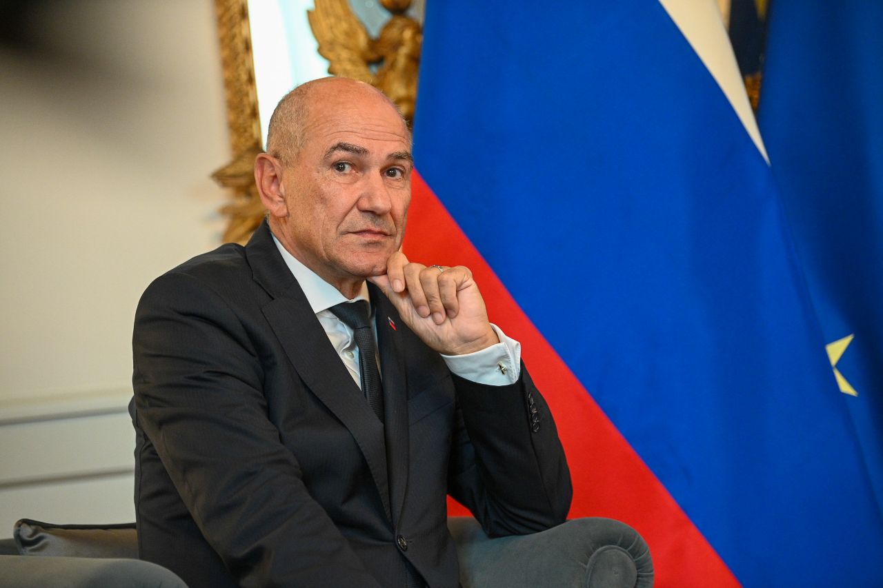 Janša ne namerava popustiti: V Bruslju se lomijo kopja glede milijard
