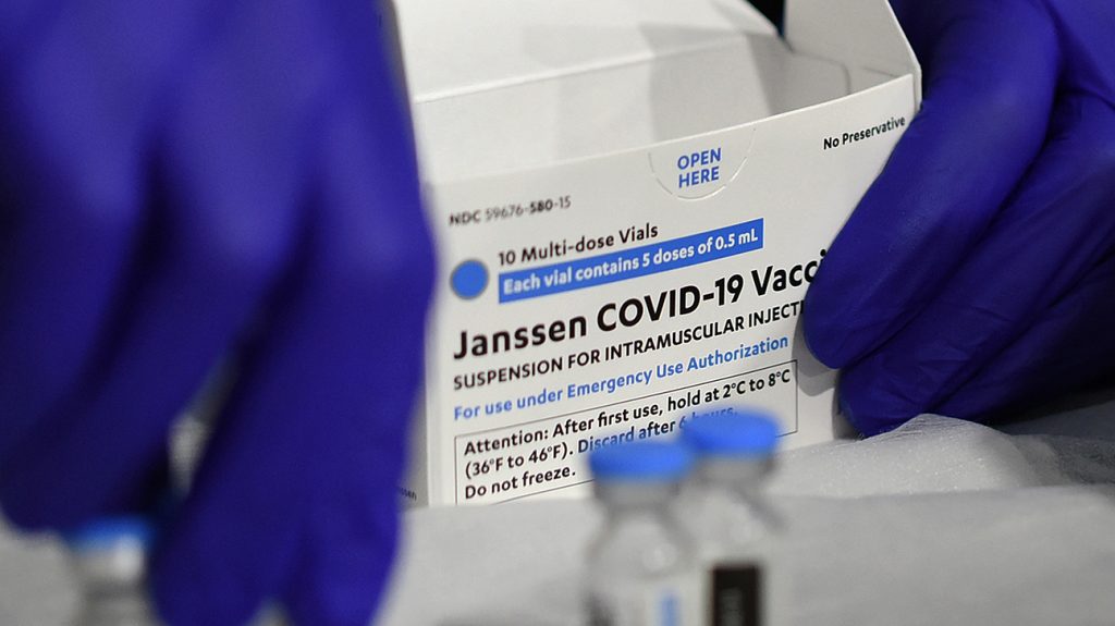 Vlada bo od Madžarske odkupila 100.000 odmerkov cepiva Janssen