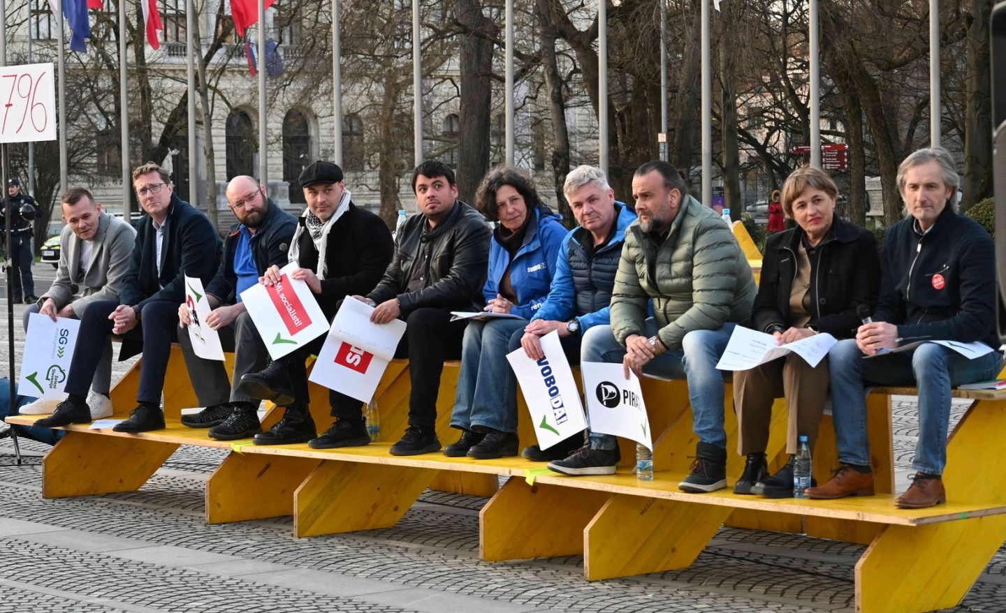 Javno soočenje:  Večina strank bi podprlo višje pokojnine in davek na premoženje