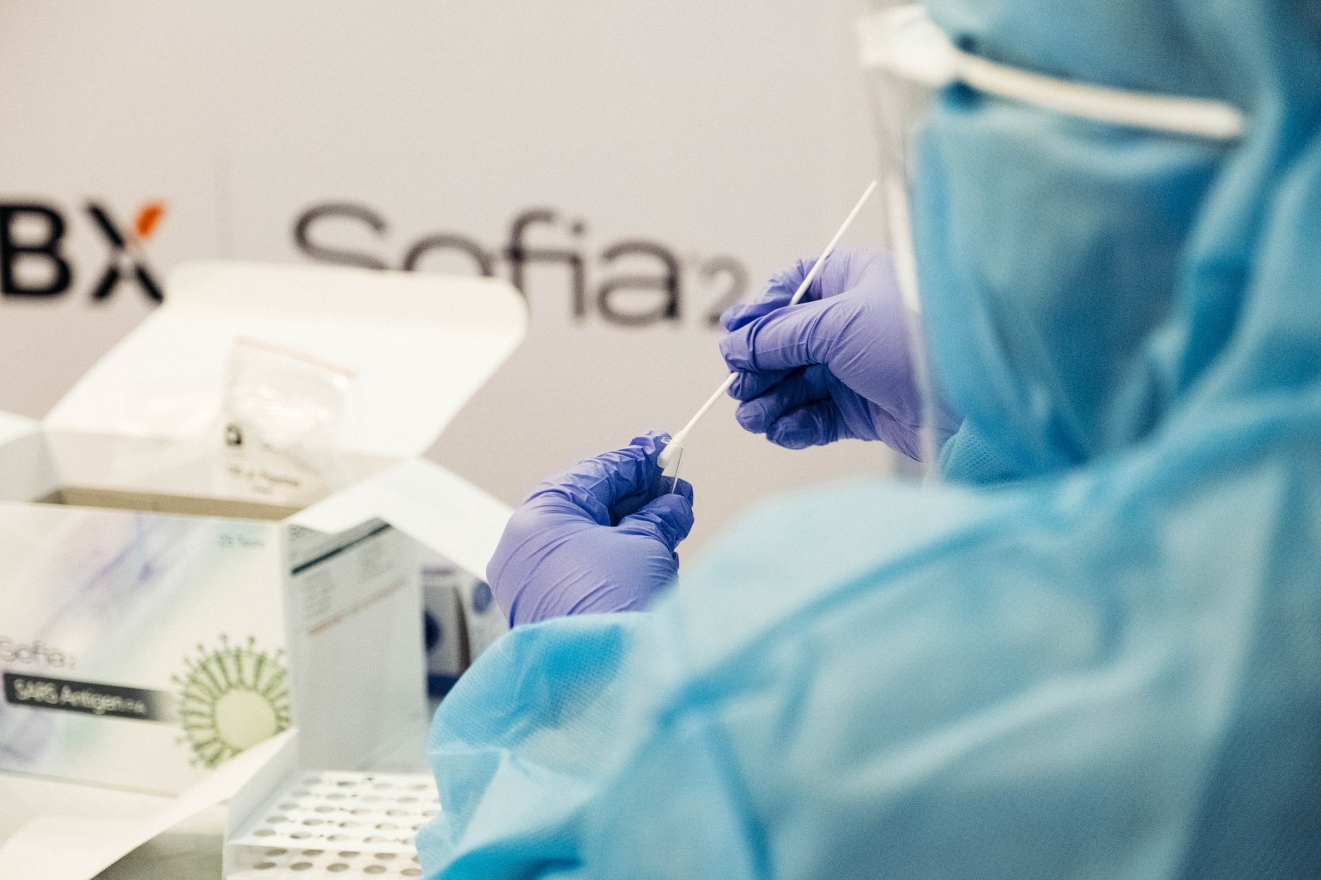 V Avstriji brezplačno PCR testiranje tudi v lekarnah, kmalu tudi pri zdravnikih?