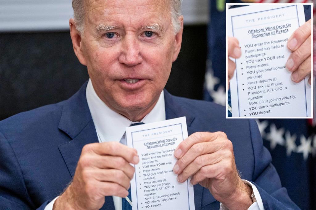 FOTO: Potrebuje Biden osnovna navodila za obnašanje? Po pomoti razkril spisek