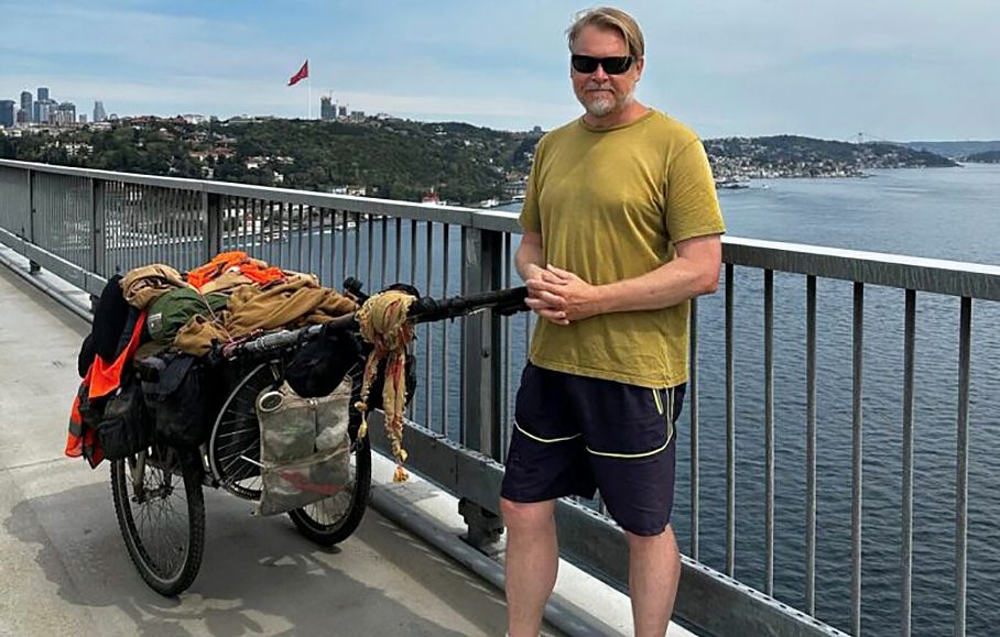 28 let, 29 držav in 50.000 kilometrov: Moški, ki je peš prehodil svet, se vrača domov