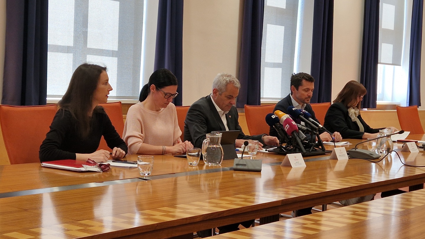 Pred jutrišnjo sejo: Referendum o sežigalnici junija, odredba o preiskavah ne bo razkrita