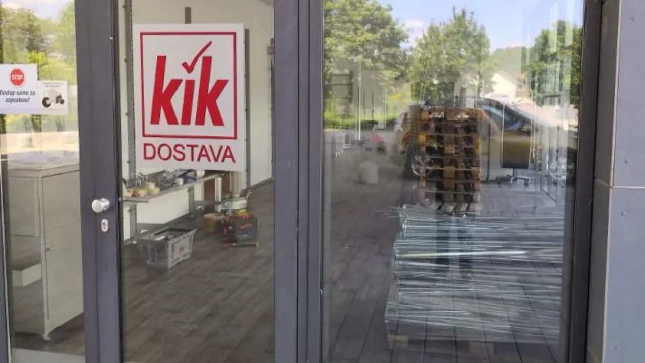 Konec za številne KiK trgovine: Tekstilni velikan zapira poslovalnice kot po tekočem traku
