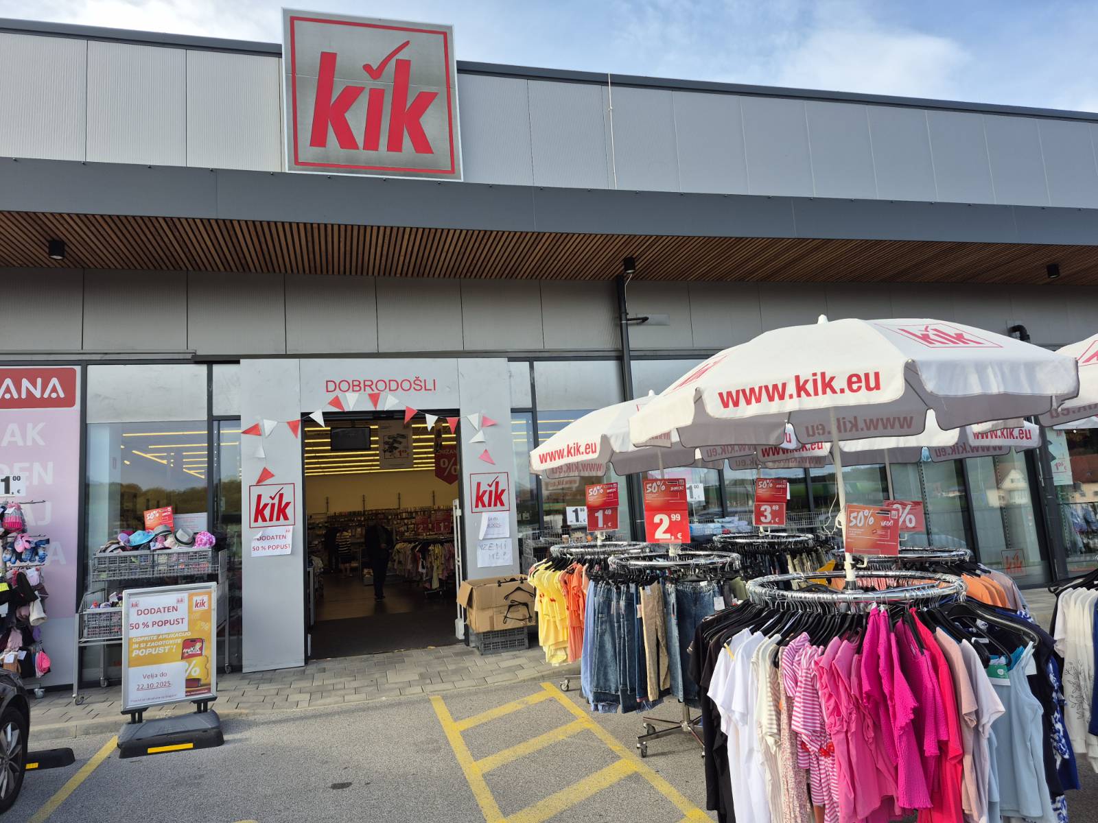 Priljubljena trgovina med Slovenci bo še letos zaprla 300 trgovin