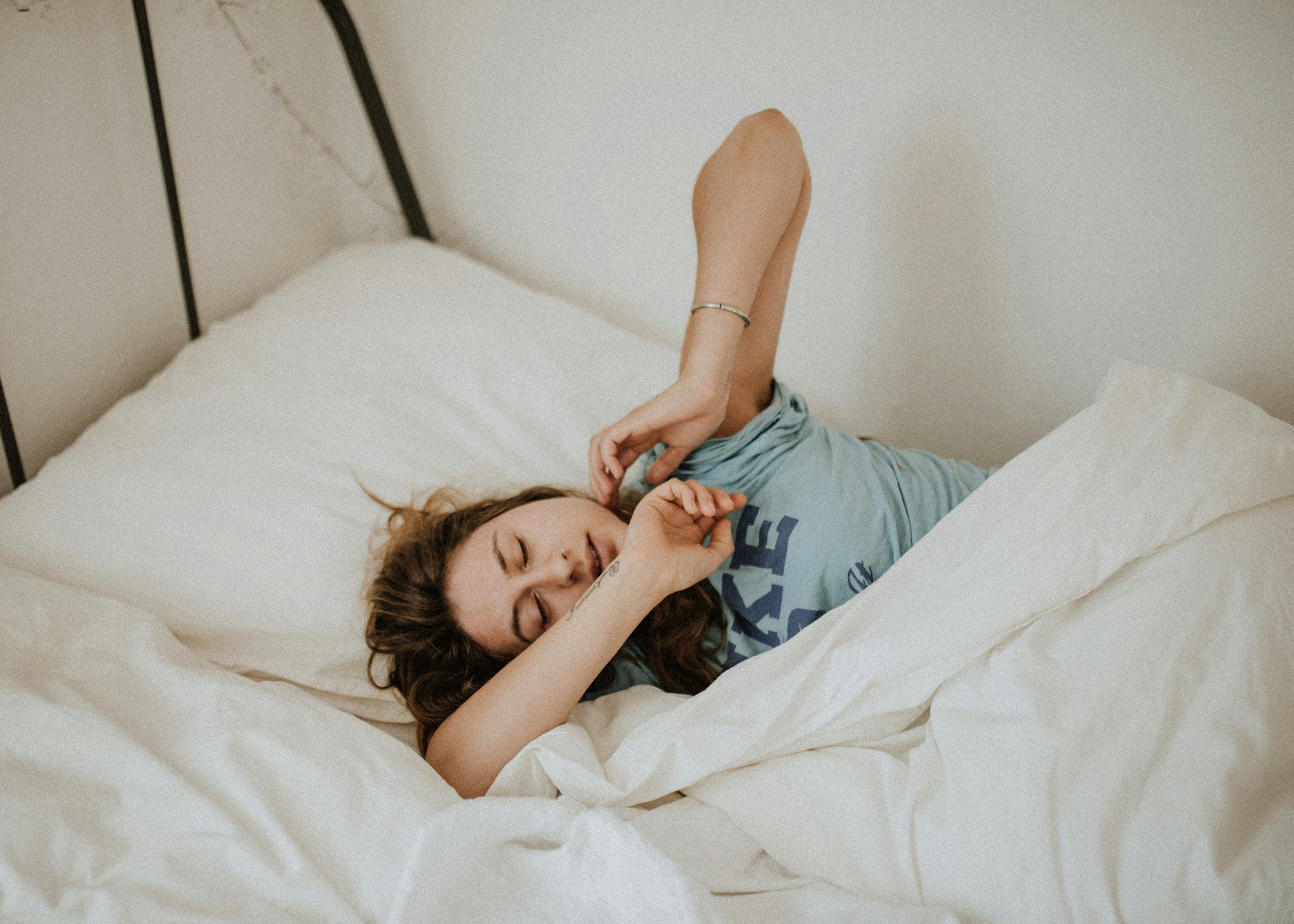 Kako spati kot dojenček? Tukaj je 10 trikov za miren in globok spanec