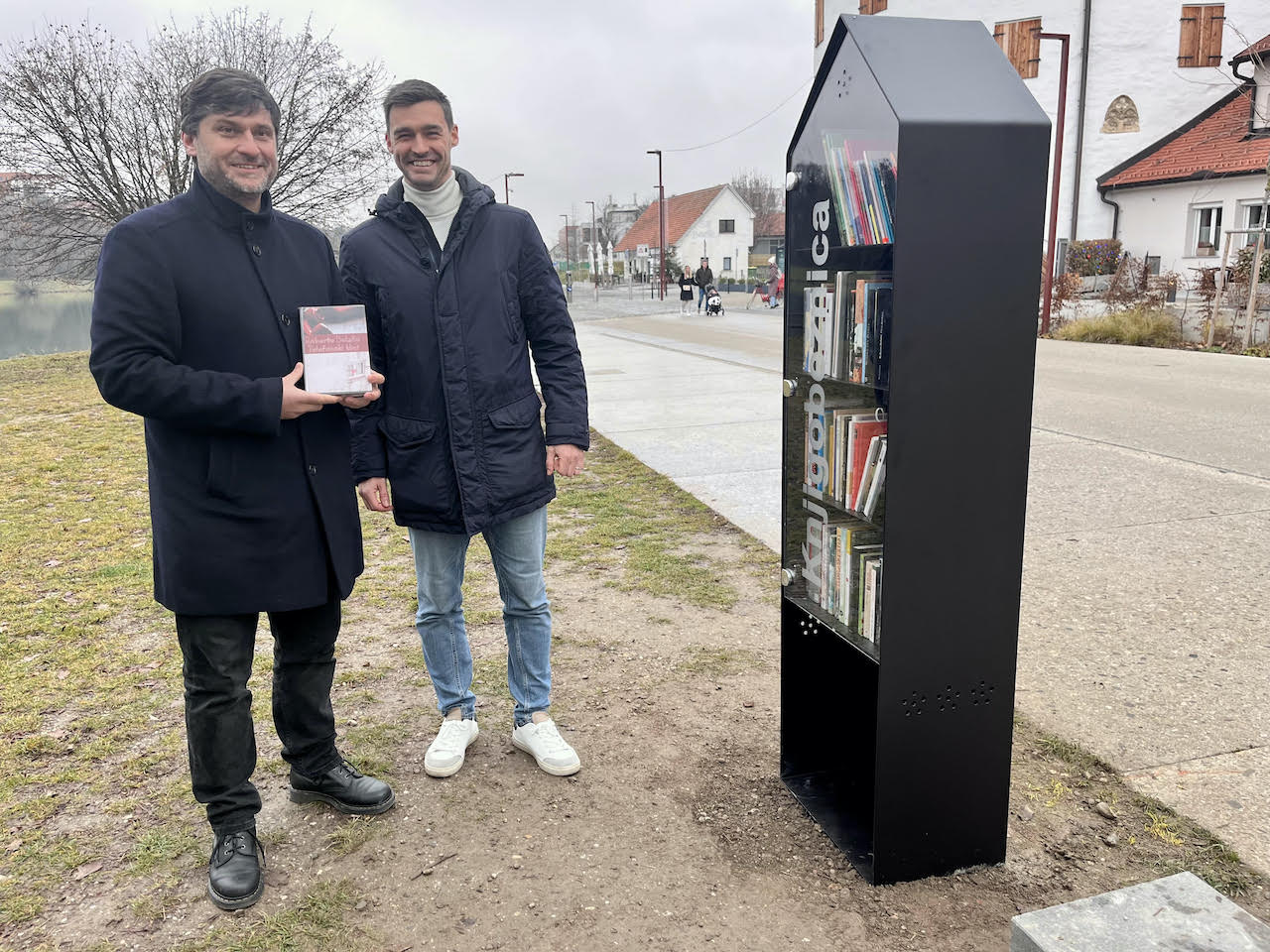 Branje na prostem: Maribor dobil prvo knjigobežnico na Lentu