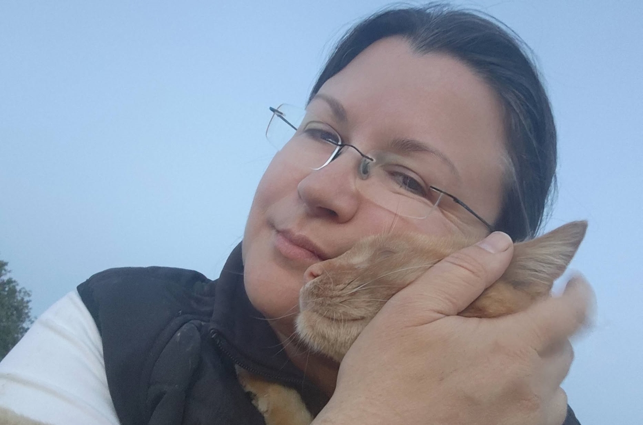 Poslanka Katja Kokot čez noč nastavlja posode z vodo, razlog vam bo ogrel srce