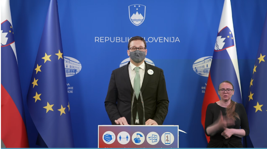 Koritnik: Nikogar ne silimo k cepljenju, ne pričakujem odpuščanja