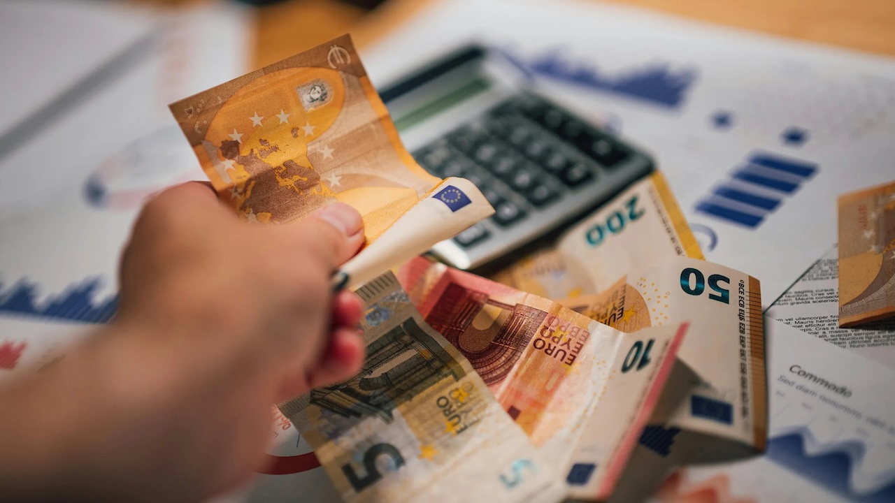 Do kredita bo še težje priti: Nova omejitev bi lahko številnim zaprla vrata