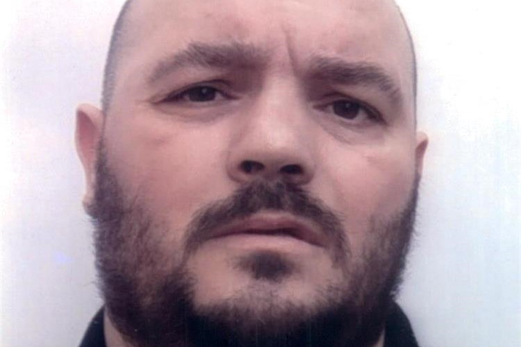 Hrvaška policija prebivalcem izdala opozorilo zaradi nevarnega pobeglega 50-letnika, osumljenega uboja 19-letnega dostavljavca pic