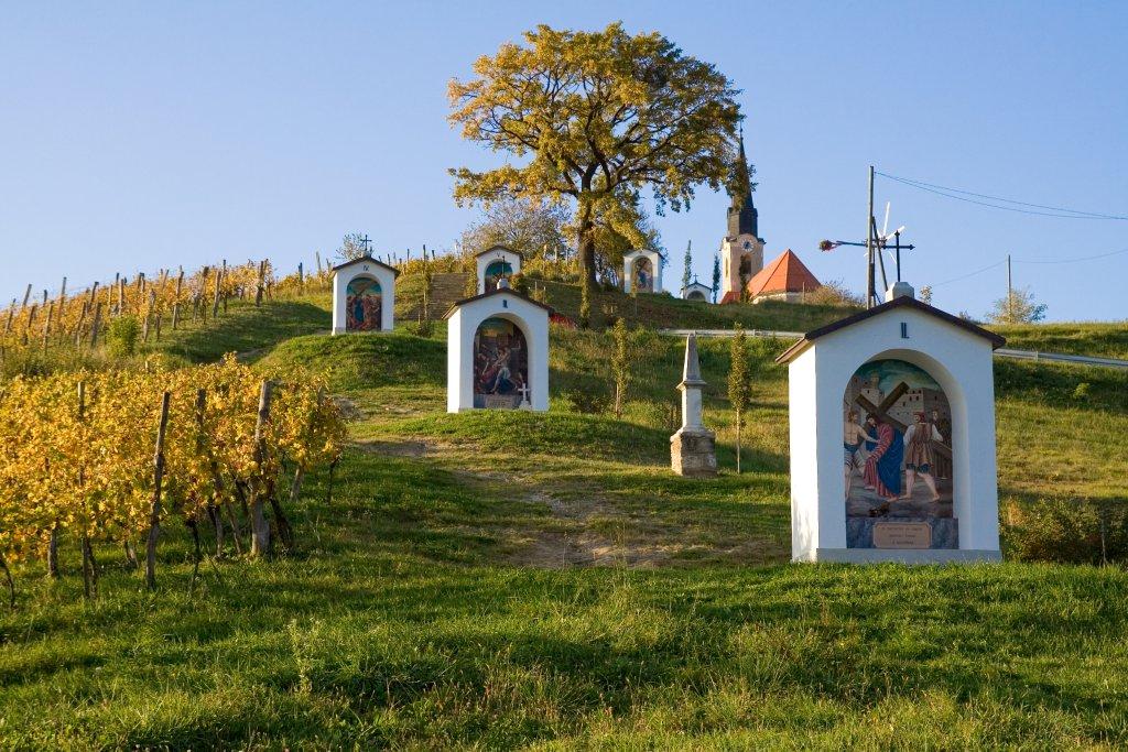 Na veliki petek v cerkvah brez maš