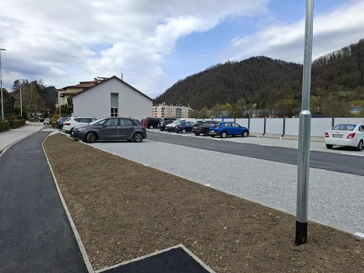 120.000 evrov za 55 novih parkirnih mest, LED razsvetljavo in polnilnice