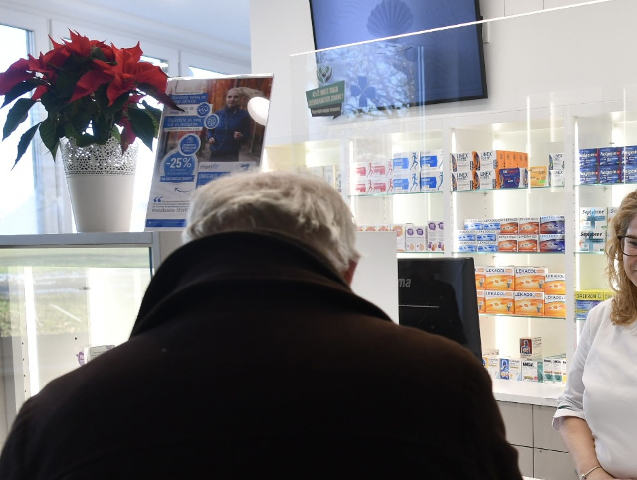 V lekarnah vse dražje: Cene zdravil brez recepta strmo rastejo