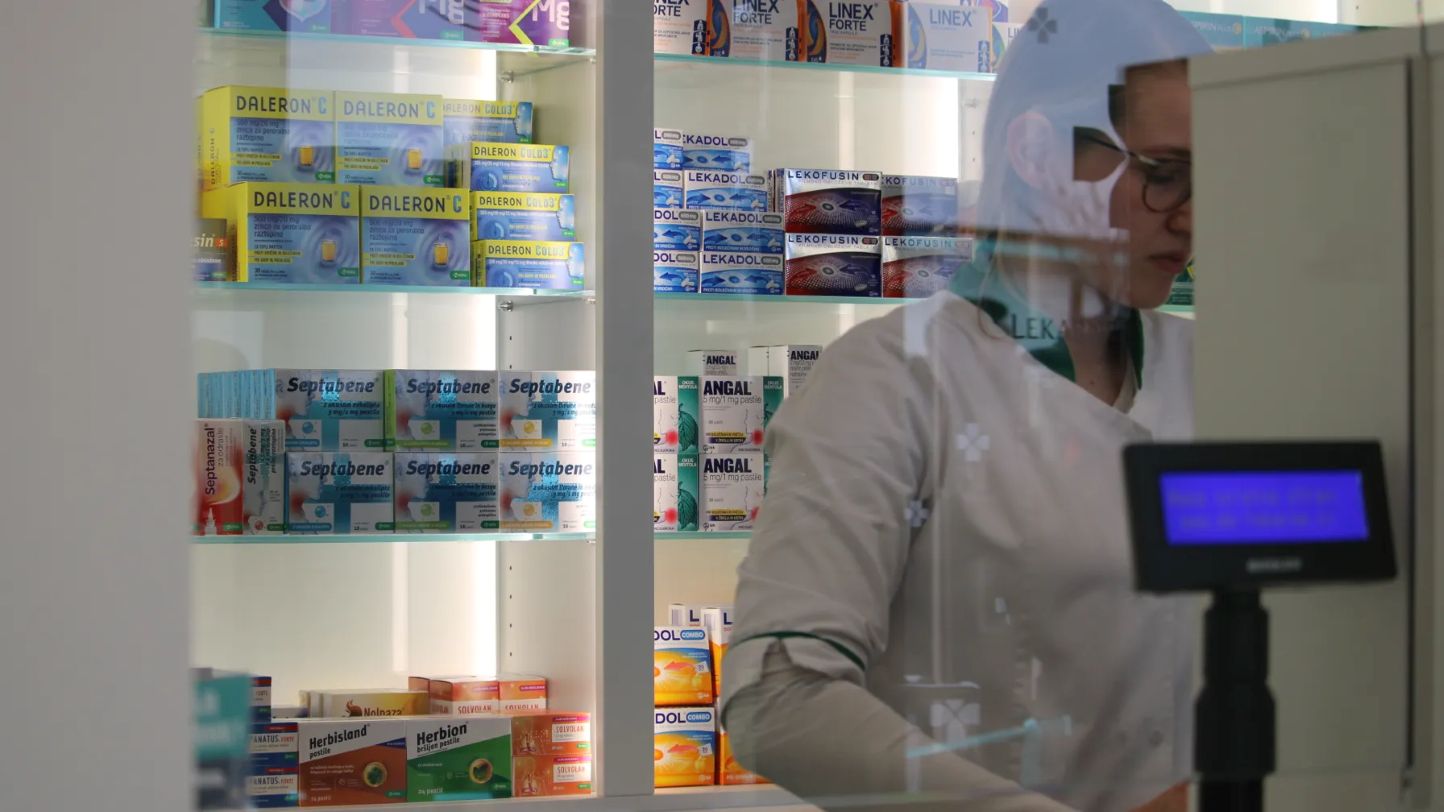 Pogosta napačna raba zdravil: Farmacevt opozarja, da se vaginalne tablete vstavljajo v nožnico