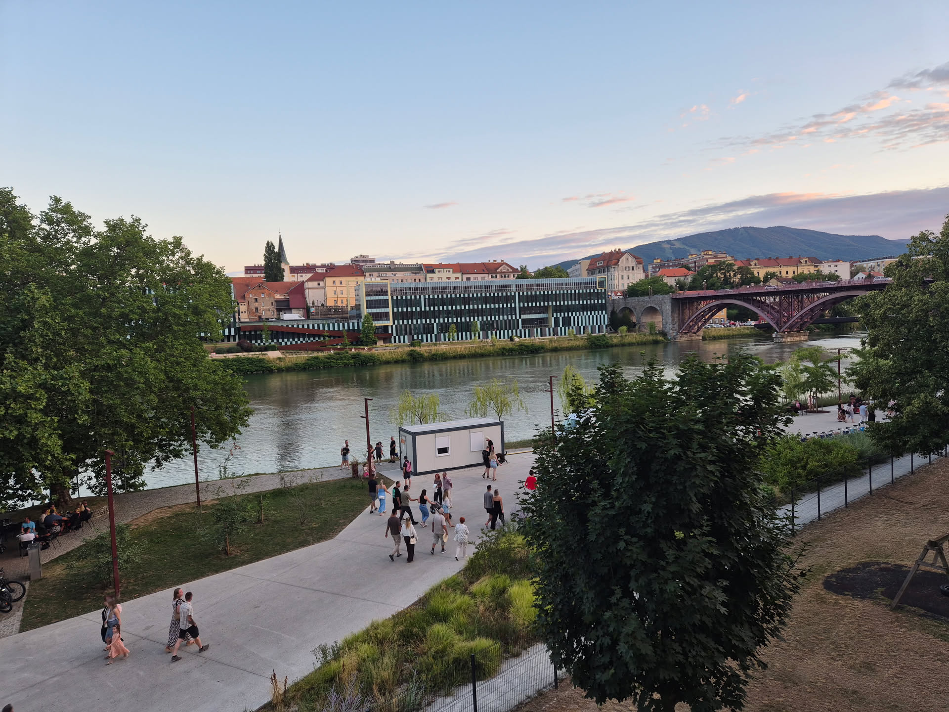Maribor privablja vse več turistov: Poglejte, od kod jih prihaja največ