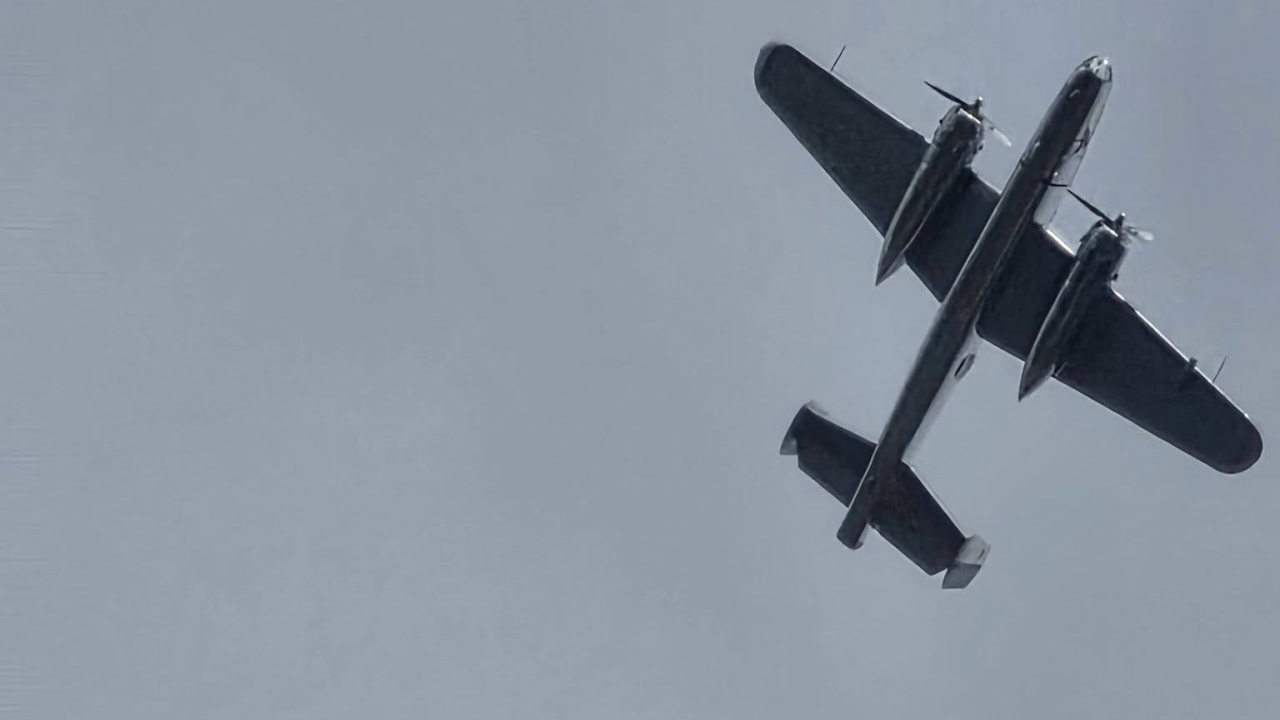 Ste opazili glasno brnenje letal na nebu v Mariboru in okolici? Vrnili so se The Flying Bulls