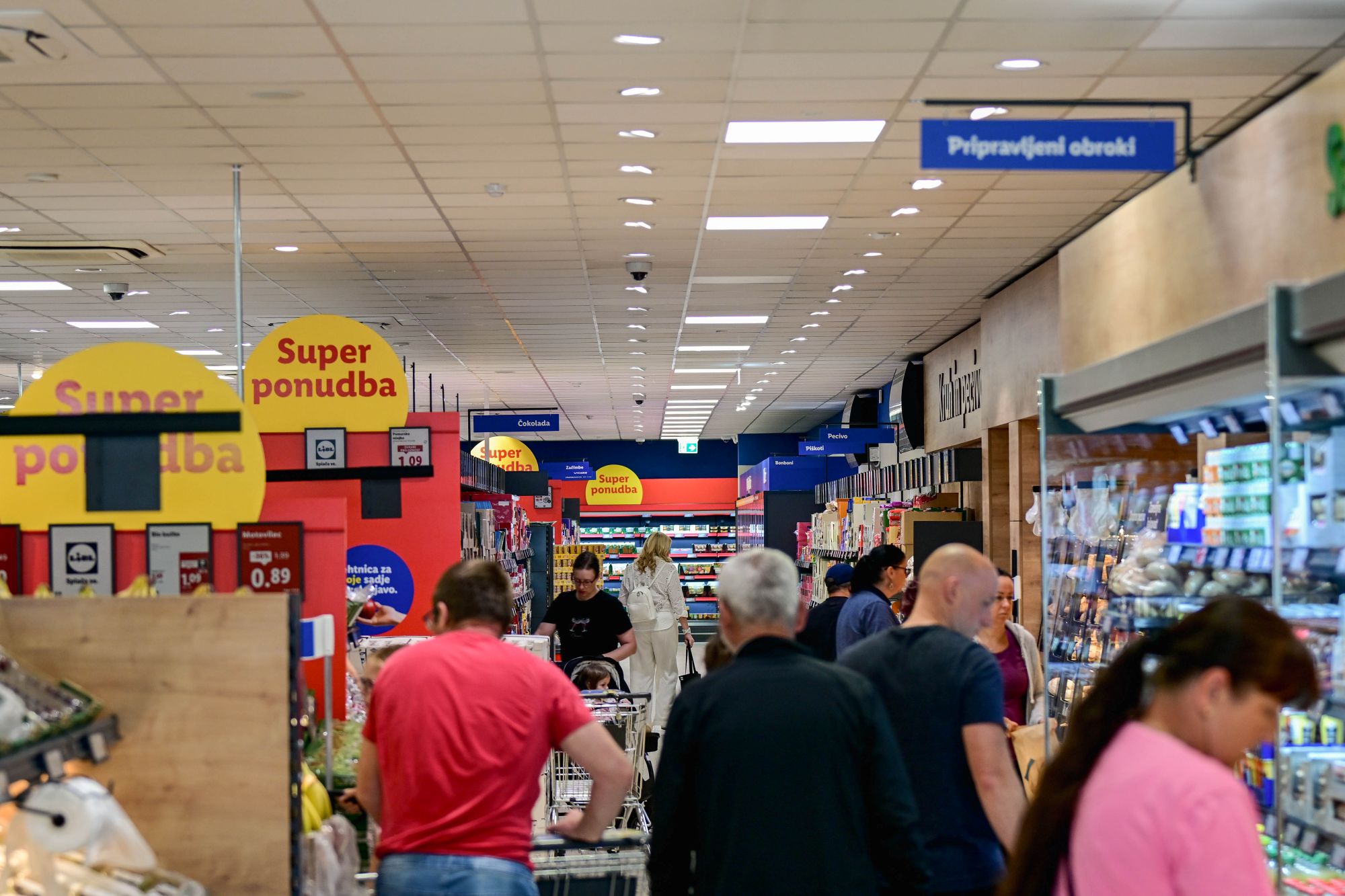 Velike spremembe za nakupovalce: Lidl odprl prvo 'trgovino prihodnosti' v Sloveniji