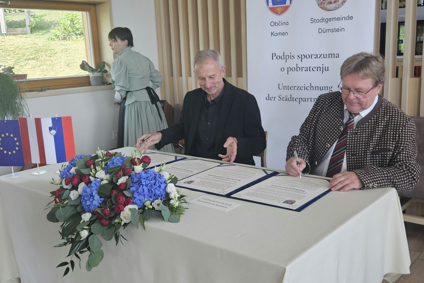 Z roko v roki čez mejo: V Kungoti pobratenje občin Komen in Dürnstein