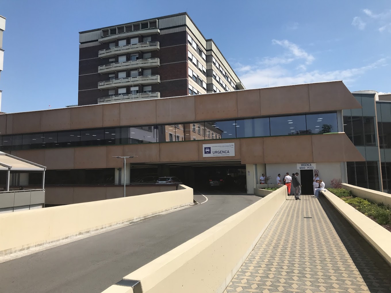 Tik pred kolapsom? Bolnišnice se utapljajo v milijonih evrih dolga