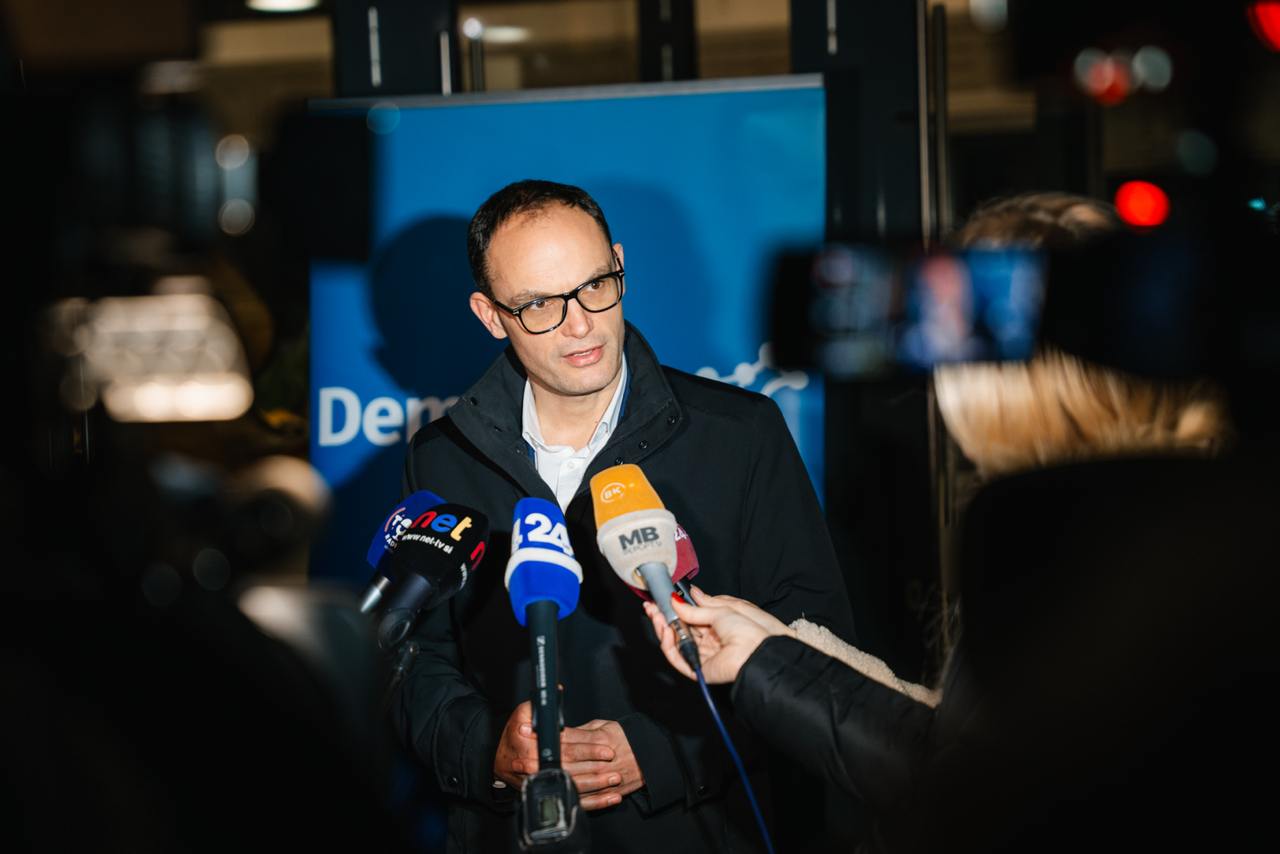 Konec neformalnih klepetov? Logar z jasnim ultimatom Robertu Golobu