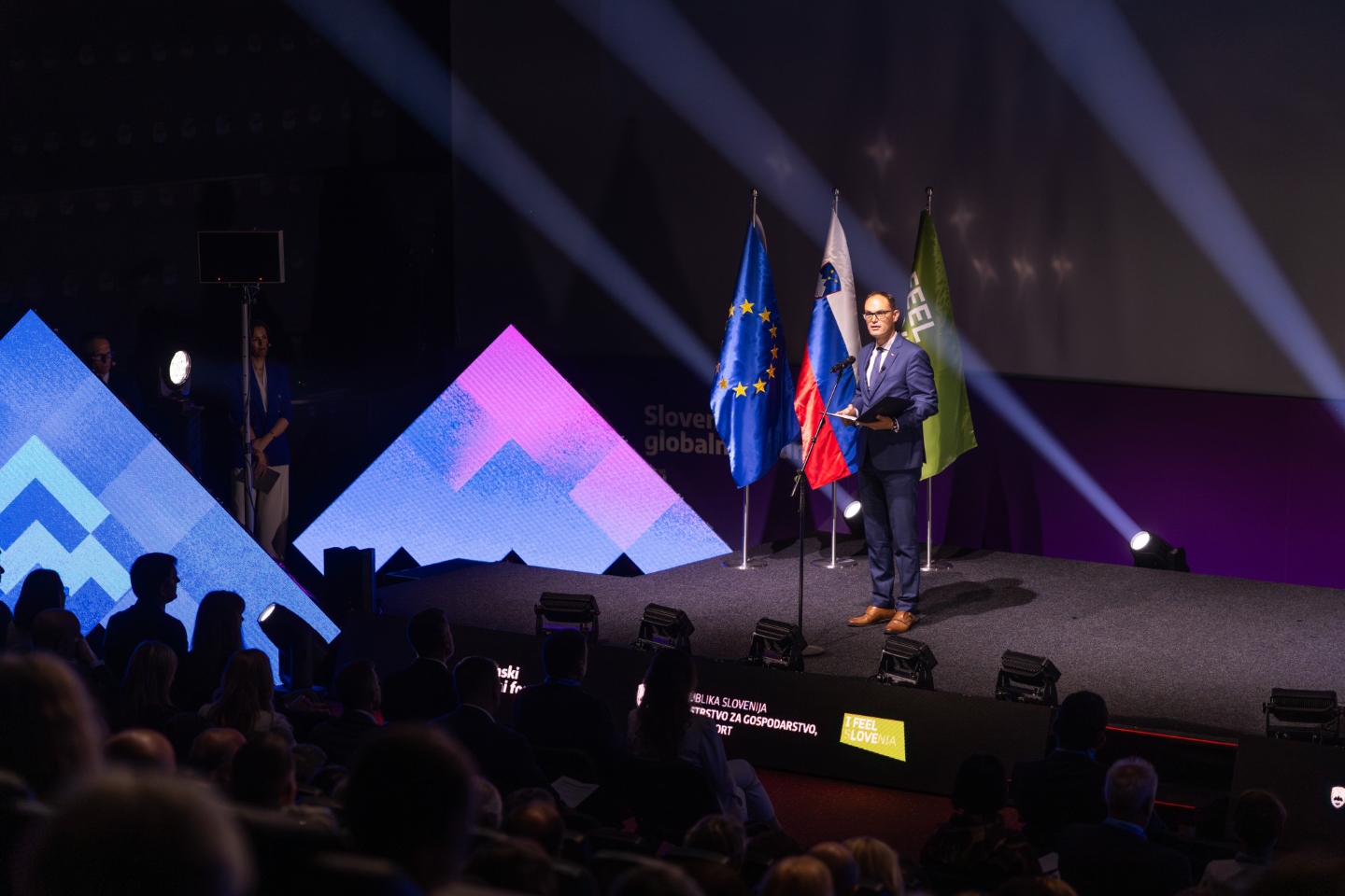 V Mariboru potekal Slovenski globalni forum, uvodni nagovor pripadel ministru Logarju