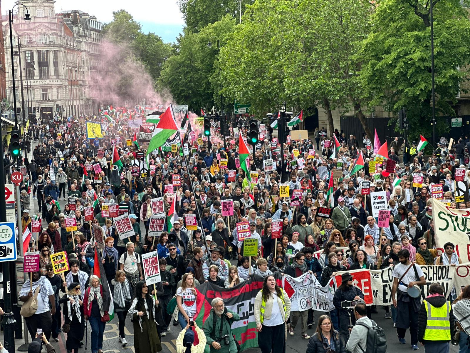 VIDEO: Skrajni desničarji in propalestinski protestniki hkrati preplavili London