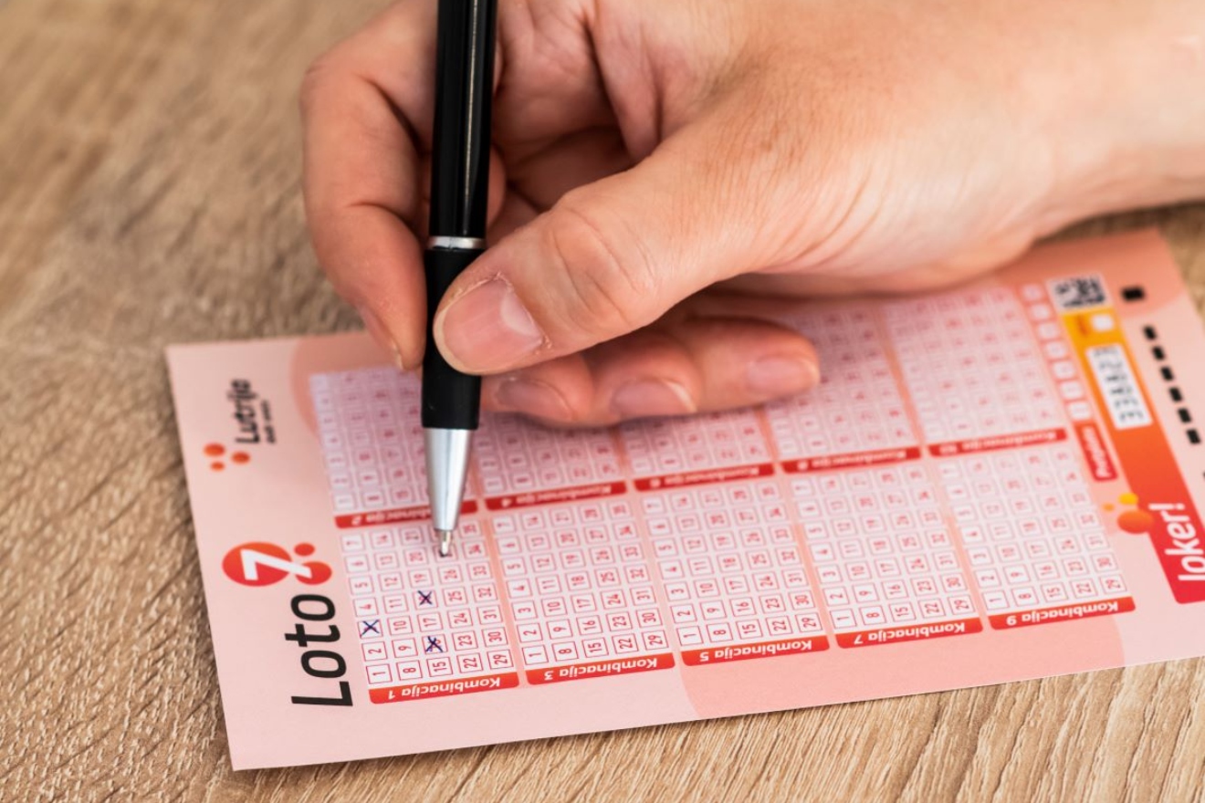 Slovenija dobila novega Loto milijonarja, listek je bil vplačan na štajerskem bencinskem servisu