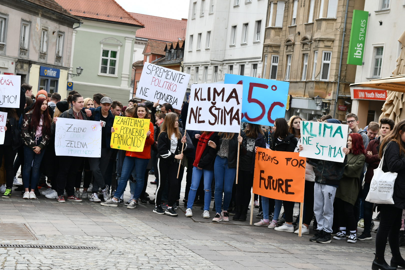 V Ljubljani in Mariboru podnebna shoda mladih