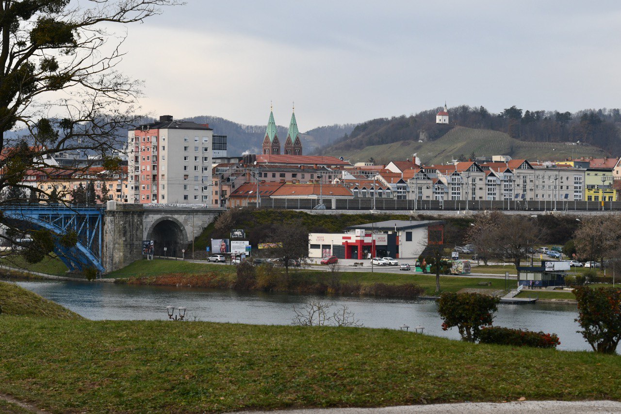 Pasivnost lokalnega okolja v Mariboru voda na mlin centralizaciji