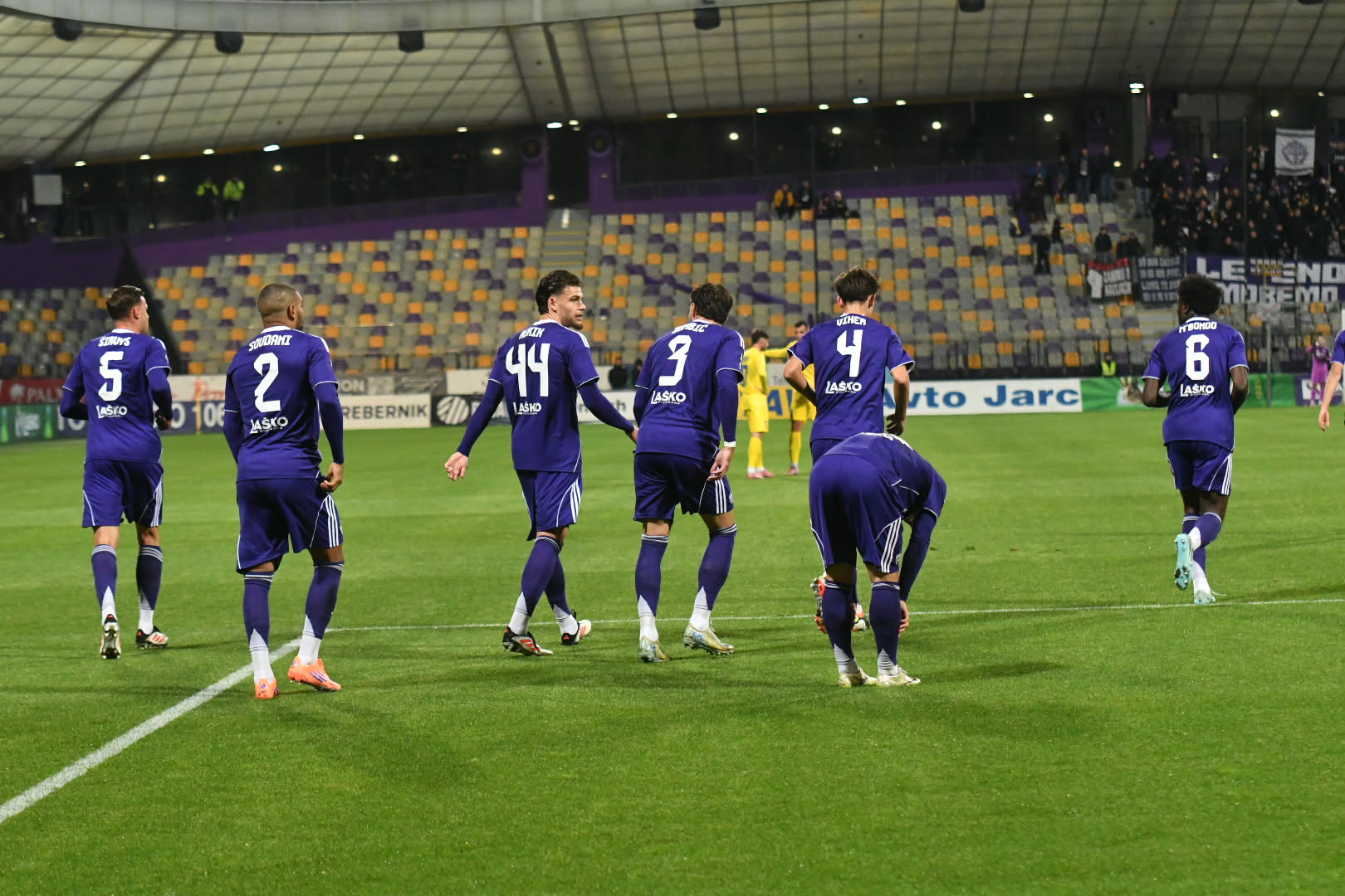 Maribor še naprej tone, tokrat klonili na gostovanju proti Radomljam