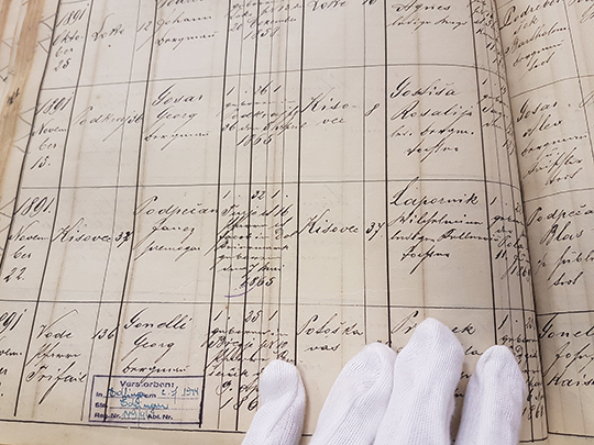 Svojih osebnih podatkov več ne morete izbrisati iz krstne knjige