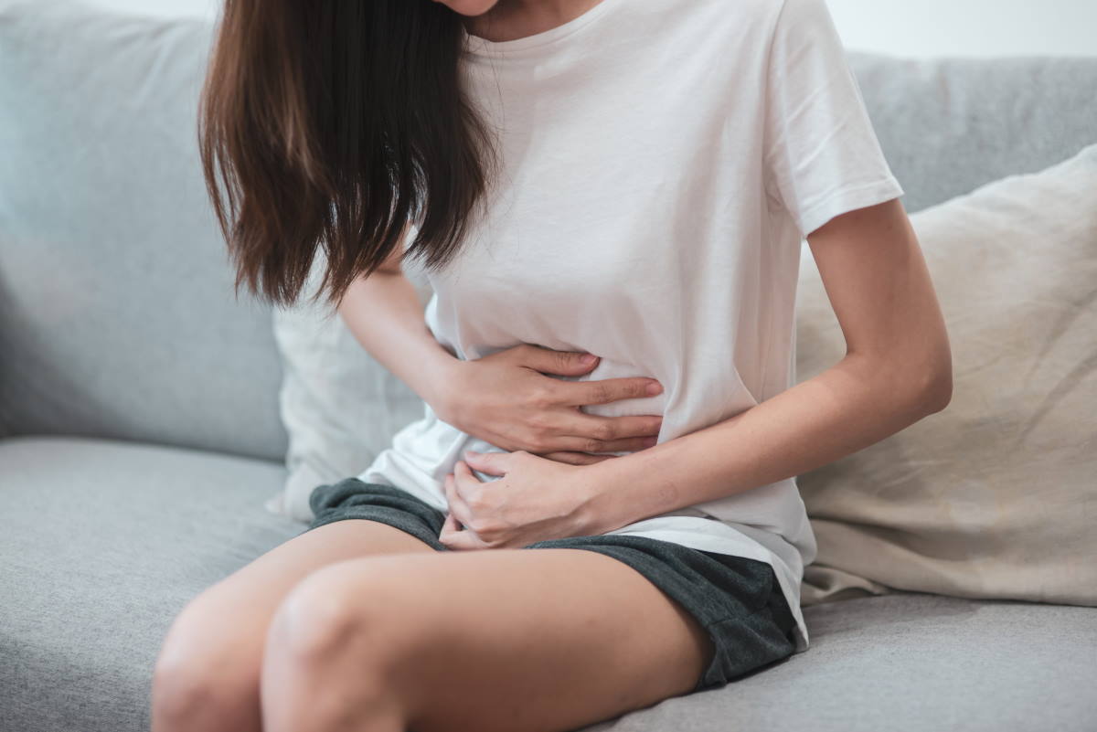 Vložena pobuda za uvedbo možnosti bolniške odsotnosti zaradi menstrualnih bolečin