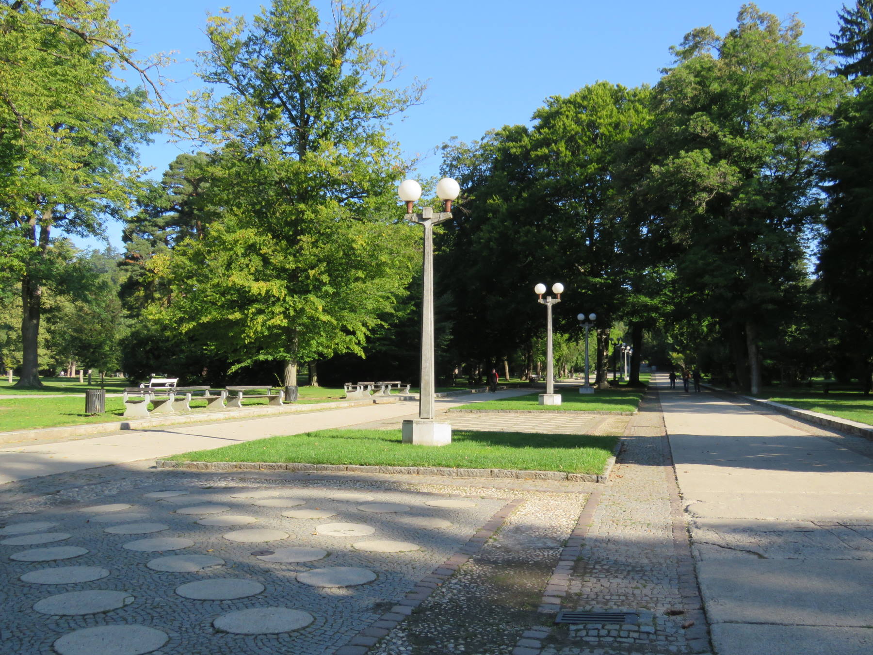 Začenja se obnova promenade v Mestnem parku, znana je zasaditev