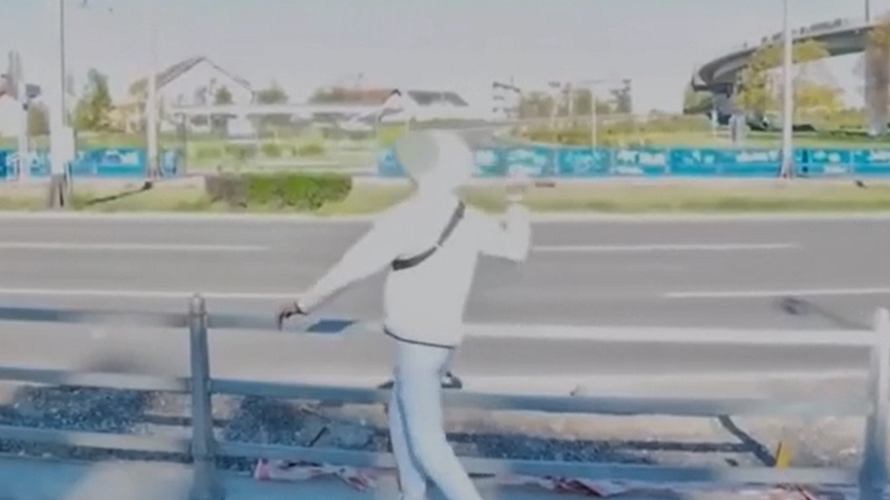 Nevarno početje: Najstniki metali jajca v mimovozeče avte